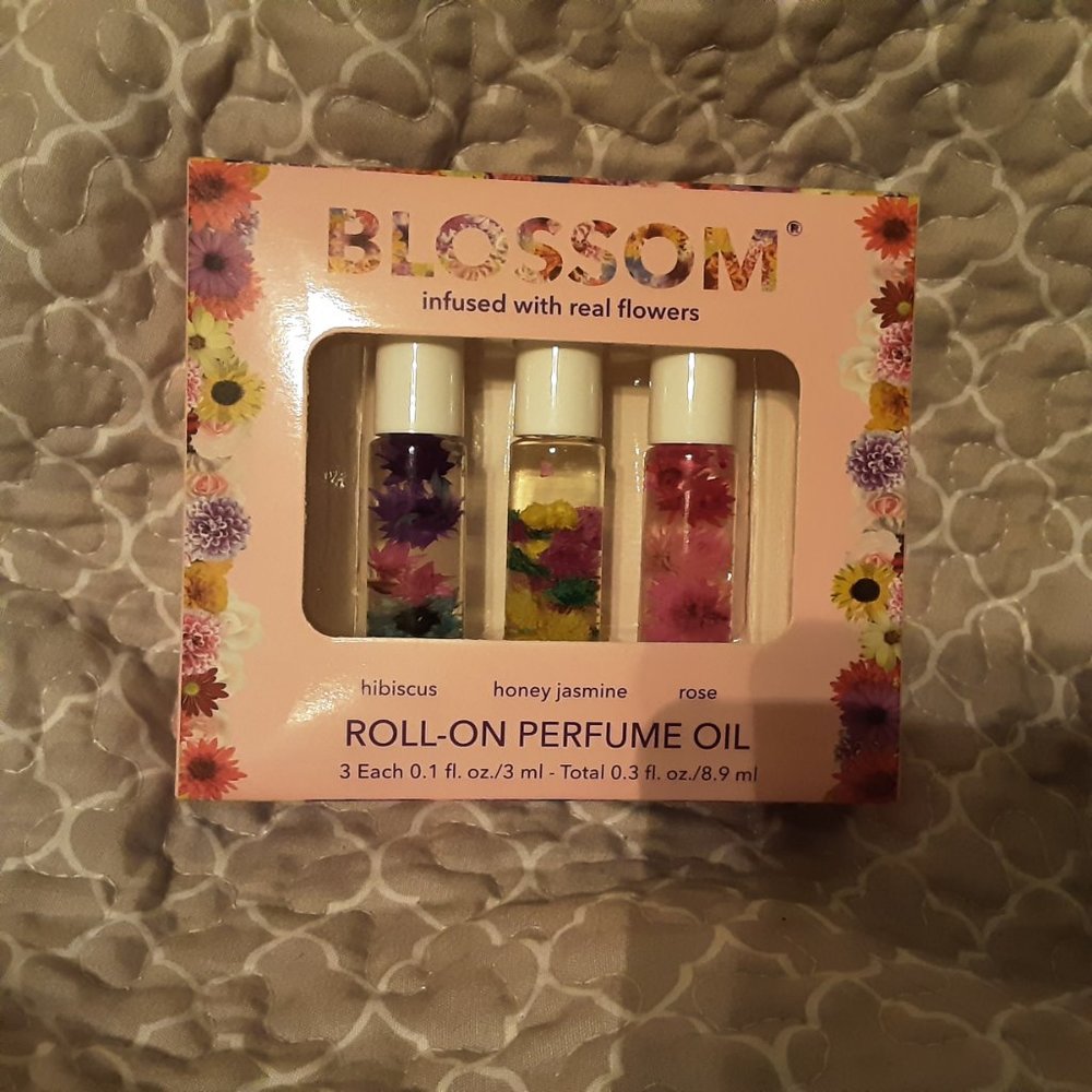 Blossom Roll-On Oil Set, 3 Pieces, 0.1 fl oz (3 ml) Each - Picture 3 of 4